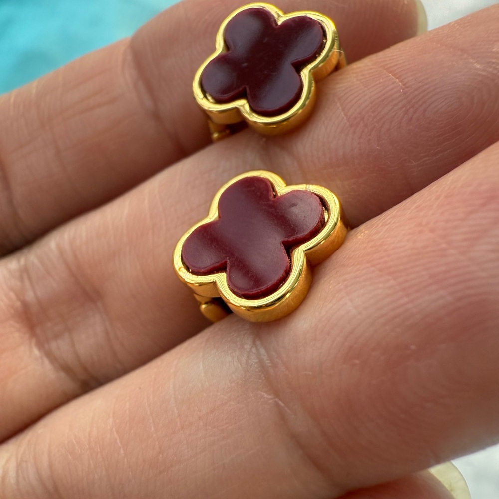 Red four leaf Elegant Gold and Red Clover Earrings - Picture 9 of 9